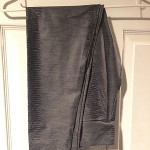 Onzie Yoga Leggings Charcoal Snakeskin